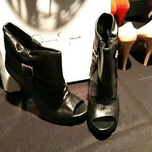 Black leather Heel boots